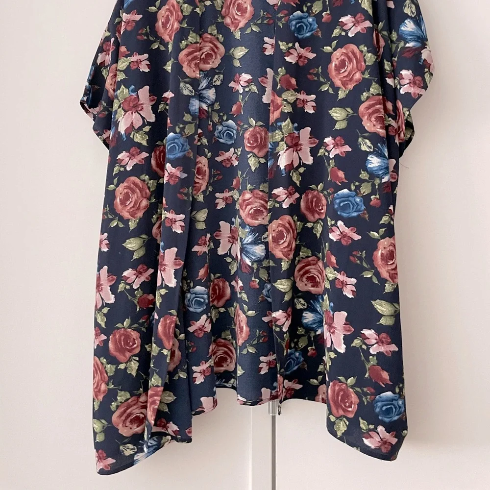 Women’s Navy Floral Robe - Picture 5 of 5